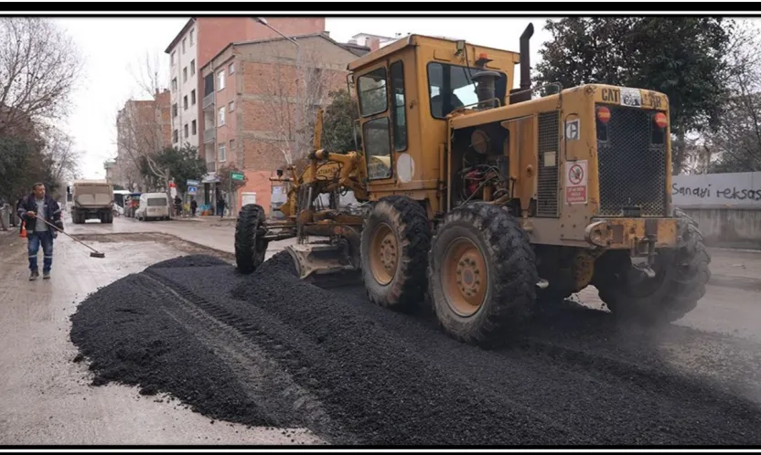 Elazığ Belediyesi, Kar Sonrası Cadde ve Sokaklarda Asfalt Yama Çalışması Başlattı