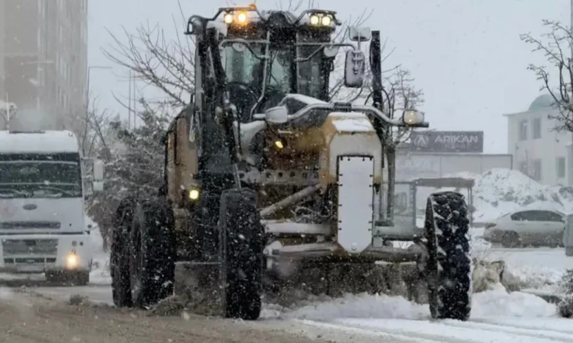 Elazığ Belediyesi Karla Mücadele Ekiplerinden Anında Müdahale