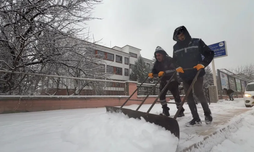 Elazığ Belediyesi Karla Mücadele Ekipleri Sahada