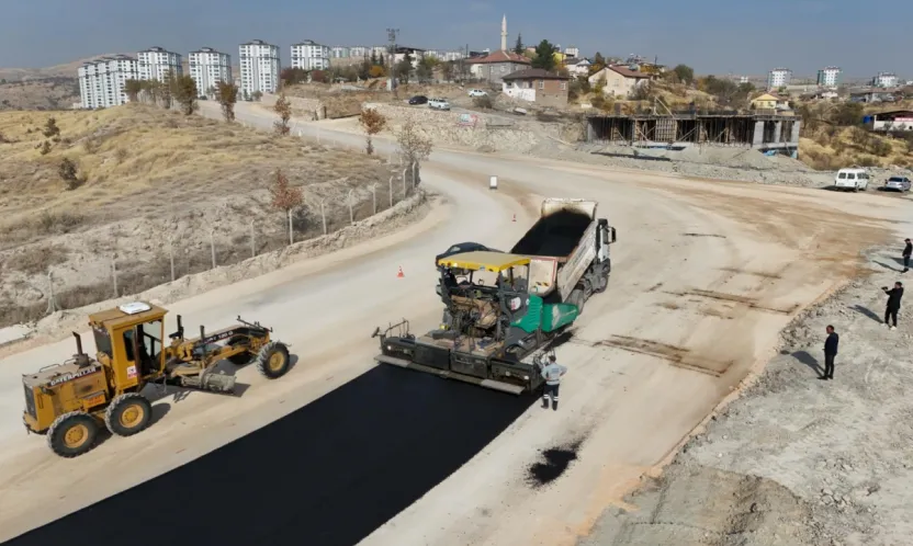 ELAZIĞ BELEDİYESİ'NİN YÜRÜTTÜĞÜ YOL YENİLEME ÇALIŞMALARI DEVAM EDİYOR