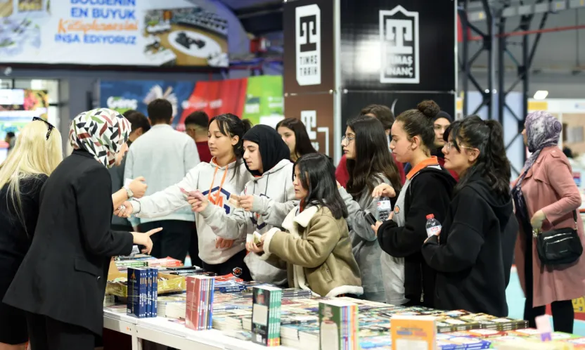 Malatya Anadolu Kitap ve Kültür Fuarı Kitapseverlerden Yoğun İlgi Görüyor