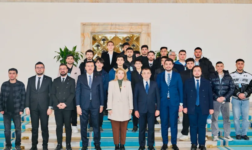 Ölmeztoprak: Sayın Cumhurbaşkanımızın Mesajları Nettir, Bayrağımıza Uzanan Kirli Eller Hesap Verecek