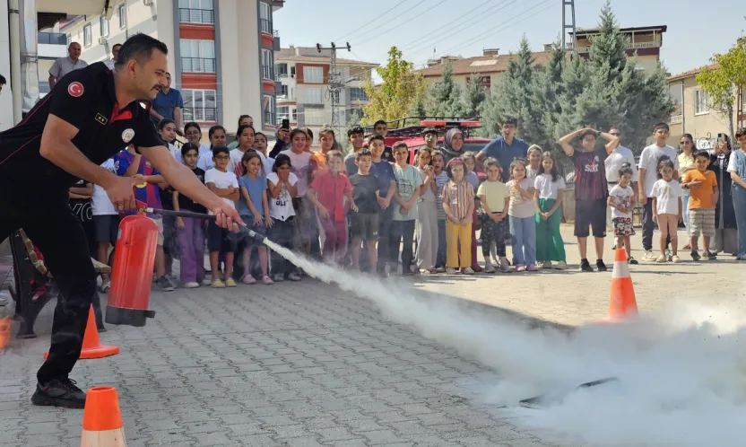 Semt Konakları Öğrencilerine Deprem Ve Yangın Eğitimi Verildi