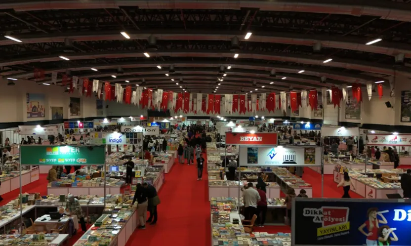 ZİYARETÇİLER ADETA AKIN ETTİ